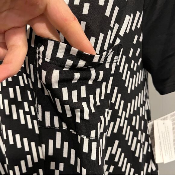 LuLaRoe short sleeve geometric print hi-low scoop neck Carly dress size Small - Picture 4 of 11